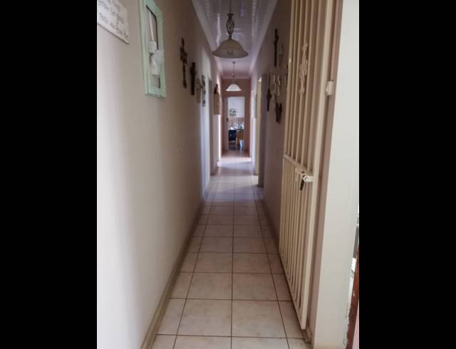 5 BEDROOM HOUSE FOR SALE IN FALCON RIDGE